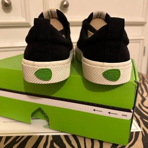 Cariuma OCA low black sneakers sz 8M/9.5W - Picture 7 of 7